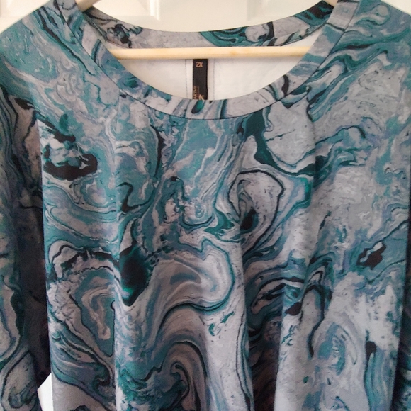 NWOT Melissa McCarthy Seven7 Marble Swirl High Low Zip Back Top – Size 2X - Picture 10 of 12
